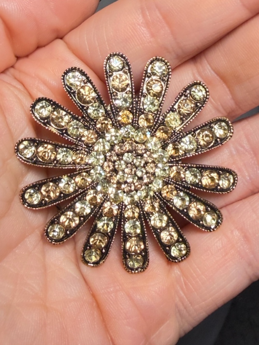 Crystal Daisy Brooch - Champagne and Pale Gold Floral Pin